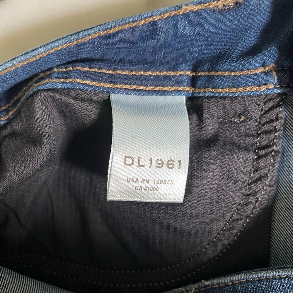 LABOR DAY SALE DL 1961 Jeans Size 30 Straight Leg Premium Stretch Denim - Picture 5 of 6